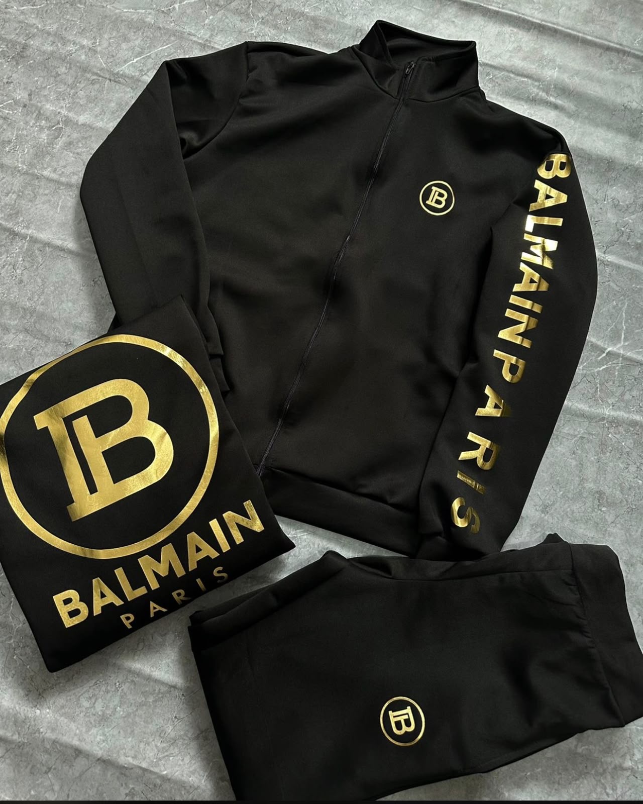 Conjunto Balmain preto com detalhes dourados — LW Imports